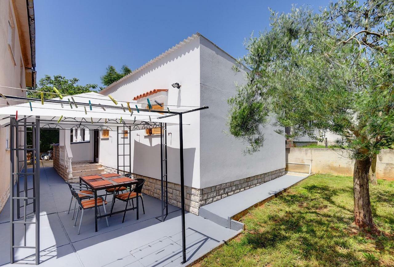 Holiday Home Mihael Medulin Exterior photo